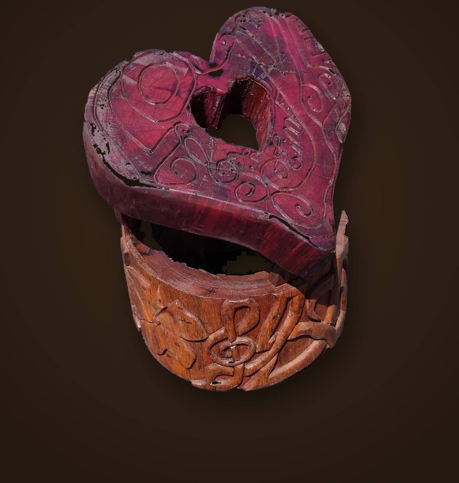 Pot de fleur en bois sculpté en forme de cœur, motif musical — Sarame Art Design